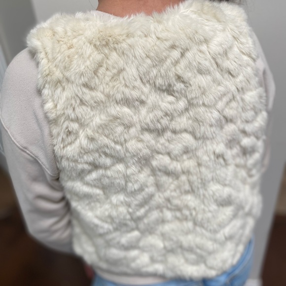 Faux- fur girls fuzzy vest - Picture 4 of 4